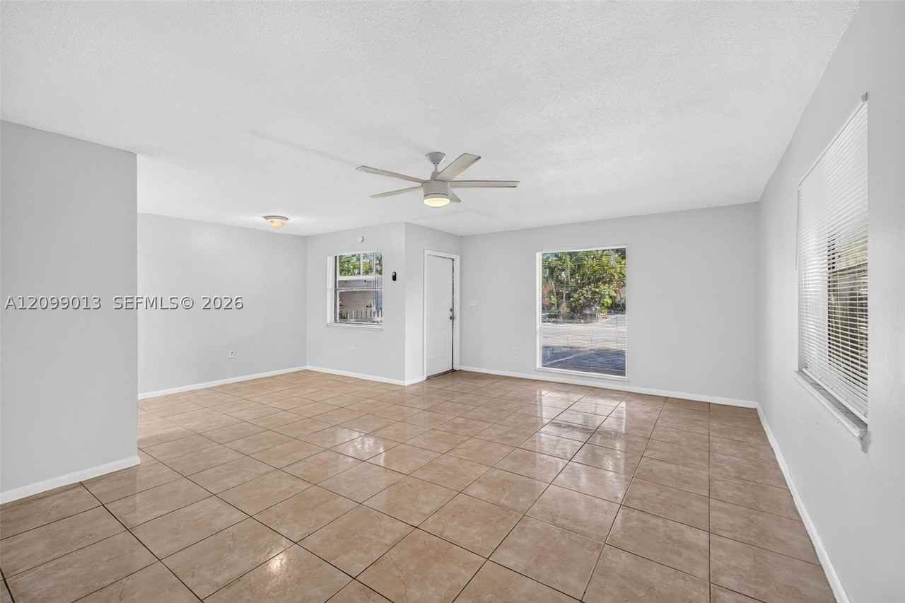 935 Sw 16th St #2 - Photo 2 of 28