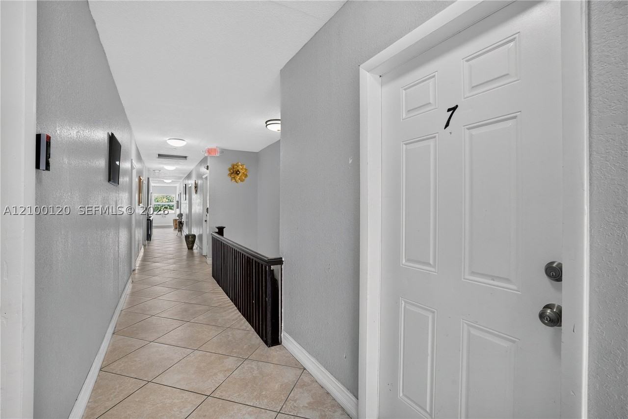 2756 Sw 4th St #7 - Photo 5 of 17