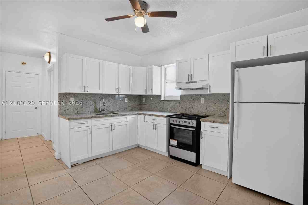 2756 Sw 4th St #7 - Photo 6 of 17