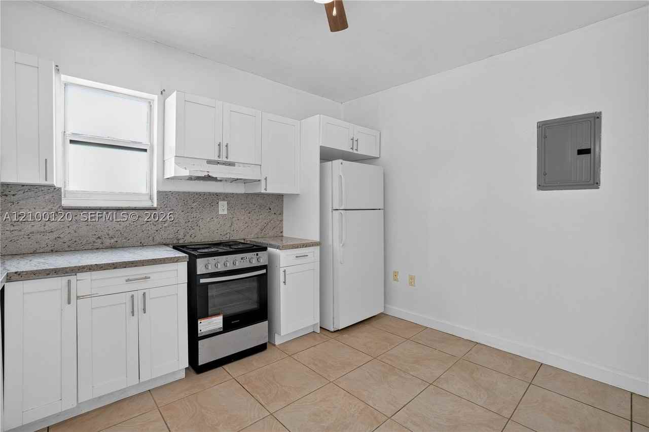 2756 Sw 4th St #7 - Photo 7 of 17