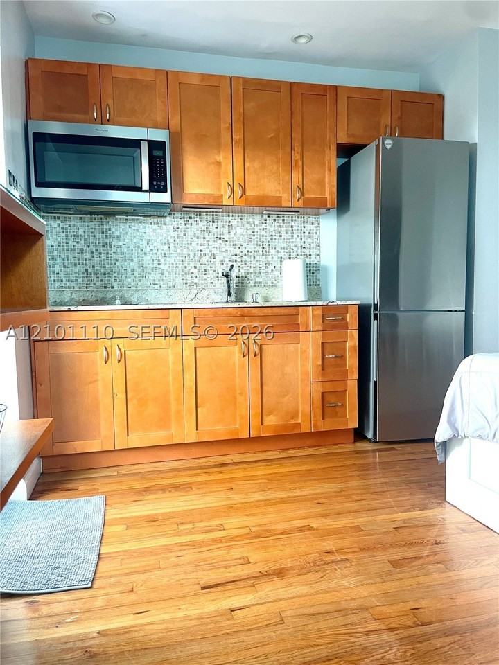 4101 Nw 5th St #2 - Photo 4 of 28