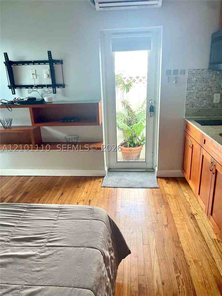 4101 Nw 5th St #2 - Photo 7 of 28