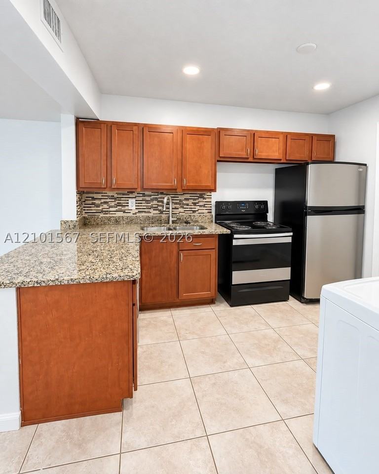 3759 Nw 20th St #705 - Photo 7 of 19