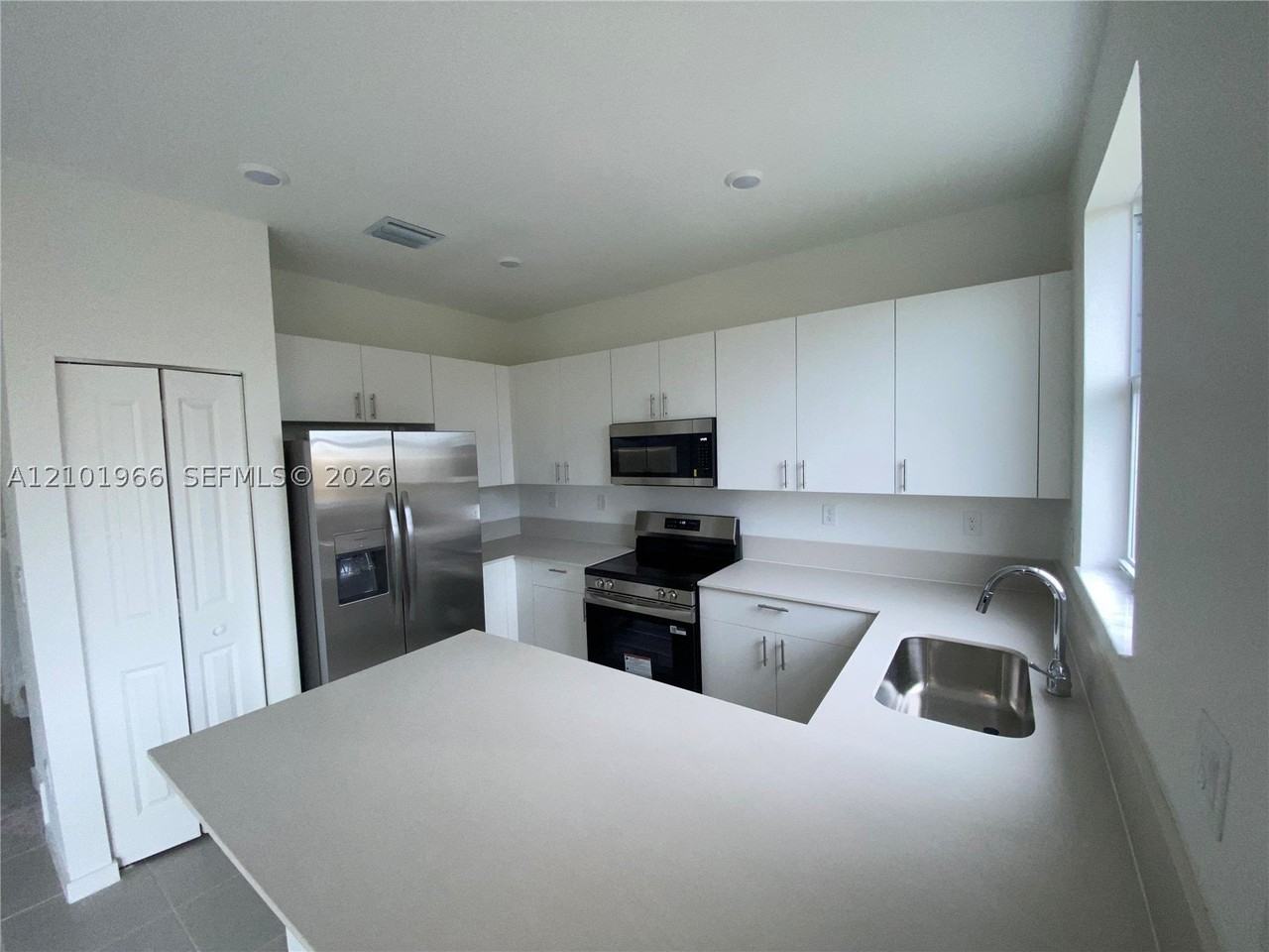 2589 Se 25th Dr - Photo 4 of 24
