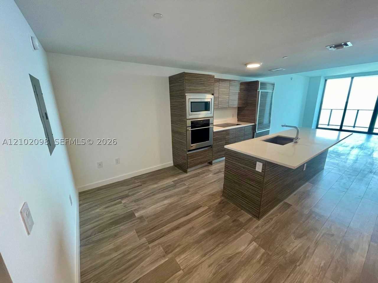 460 Ne 28th St #1802 - Photo 2 of 10