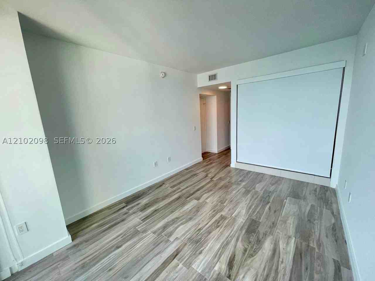 460 Ne 28th St #1802 - Photo 4 of 10