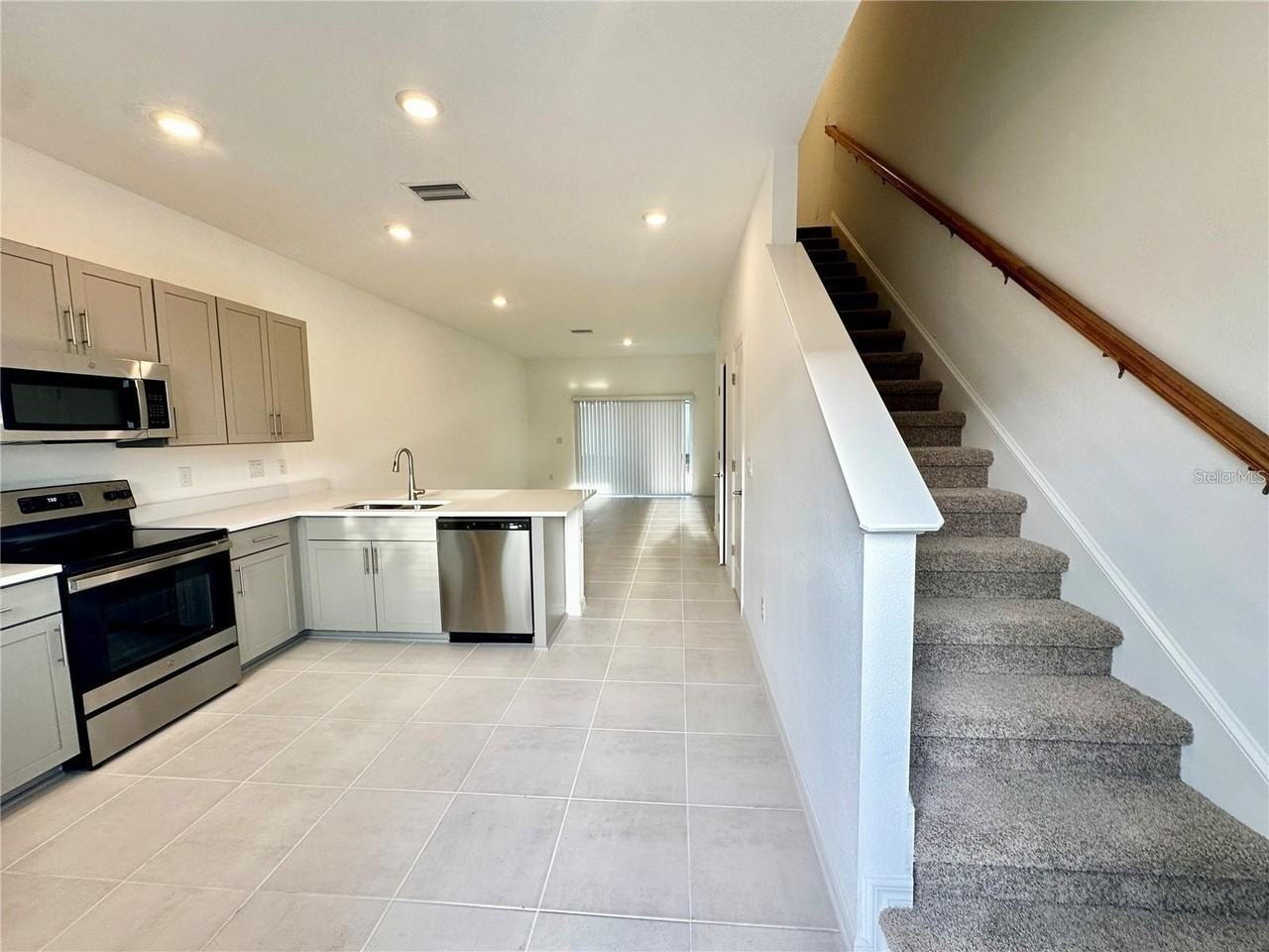 8516 Daybreak St - Photo 4 of 18