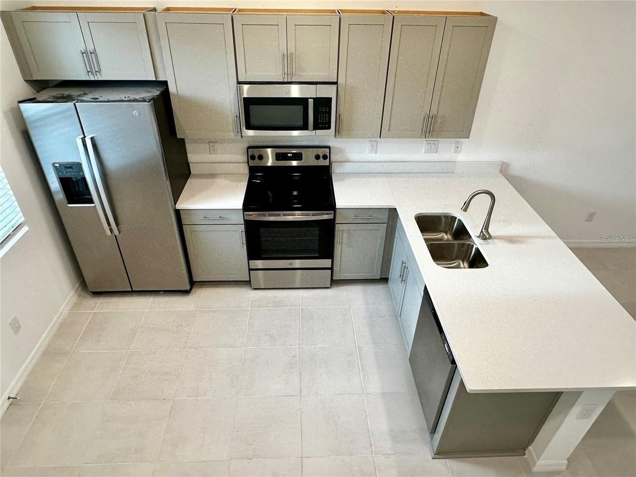 8516 Daybreak St - Photo 5 of 18