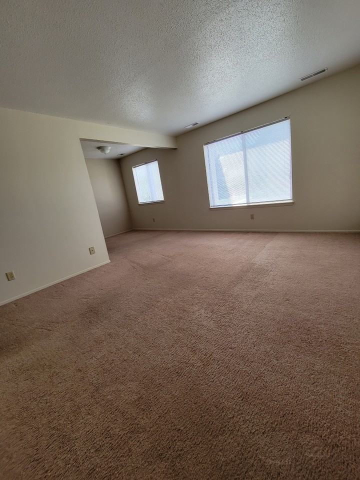 1327 Southwestern Dr #1327-11 - Photo 3 of 10