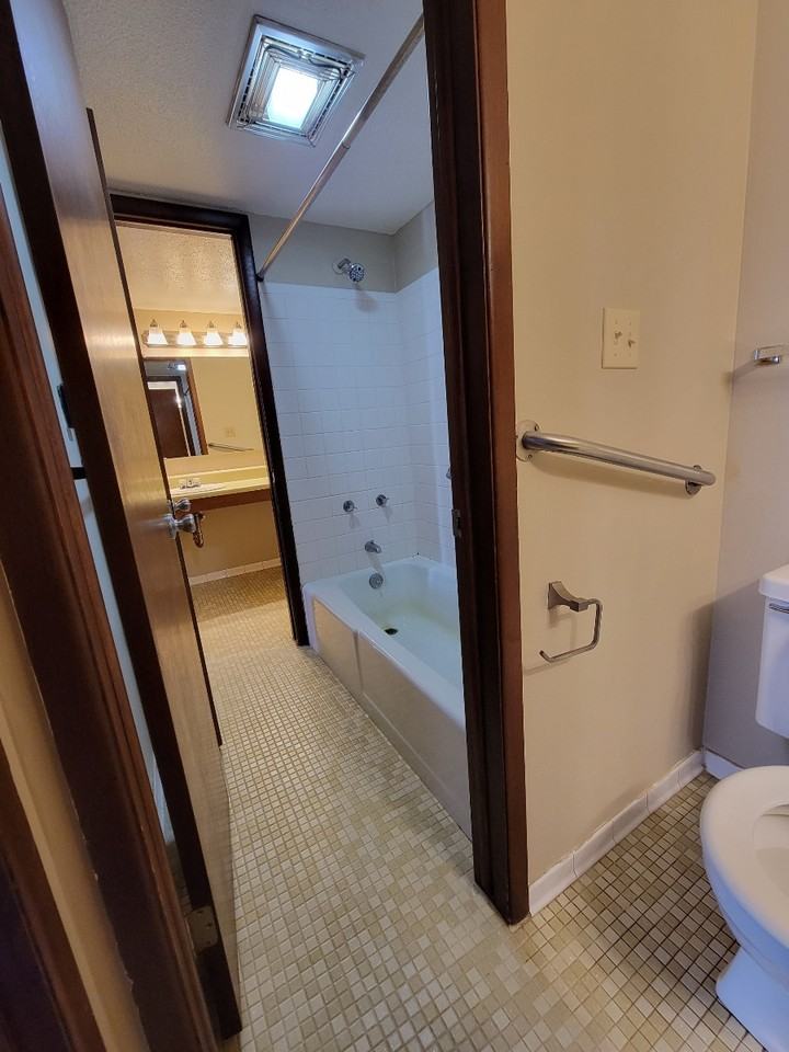 1327 Southwestern Dr #1327-11 - Photo 6 of 10