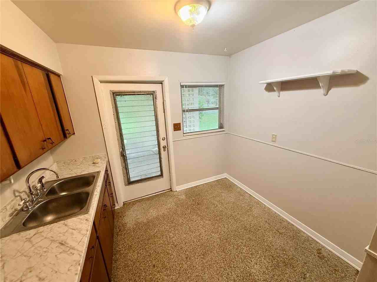 932 Ne 6th Ave - Photo 3 of 13