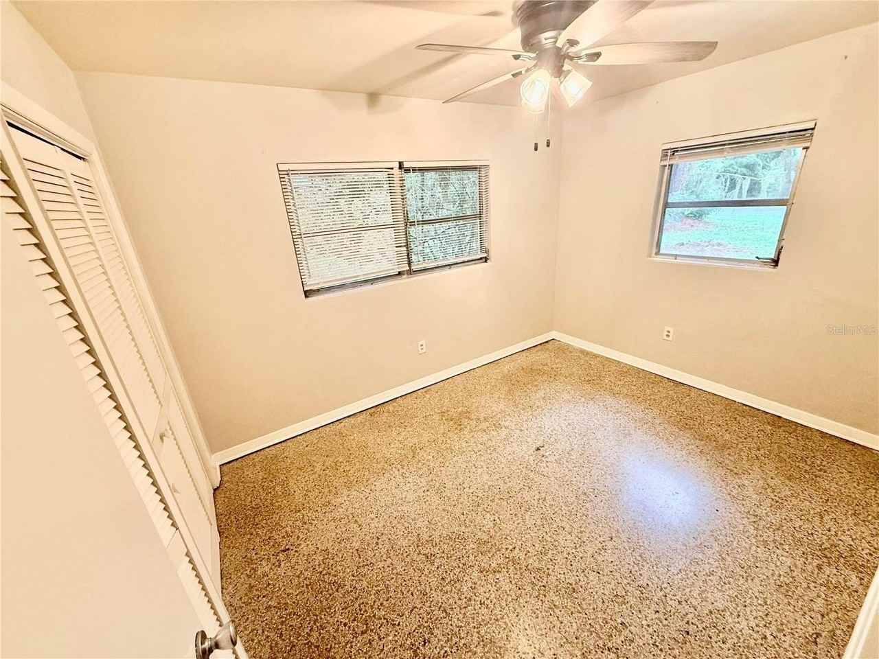 932 Ne 6th Ave - Photo 4 of 13