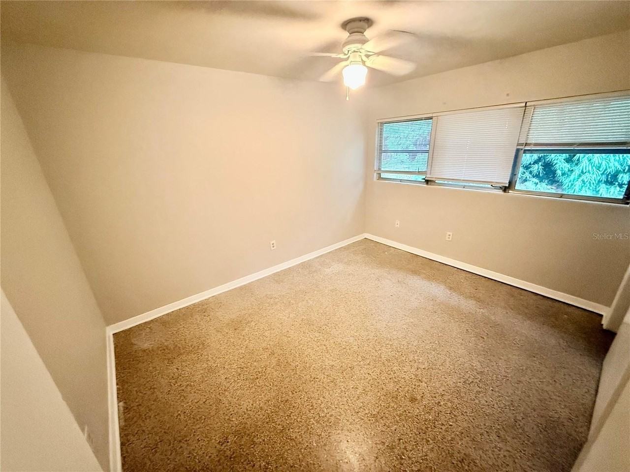932 Ne 6th Ave - Photo 5 of 13