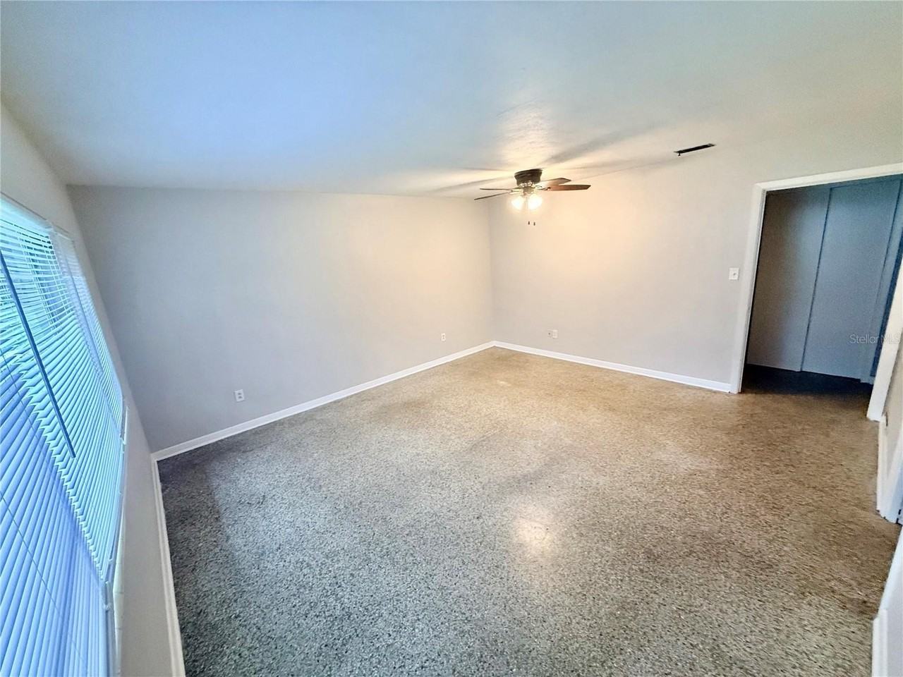 932 Ne 6th Ave - Photo 7 of 13