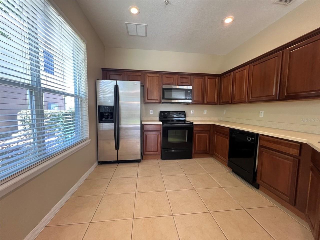 1720 San Jacinto Cir #0 - Photo 5 of 20