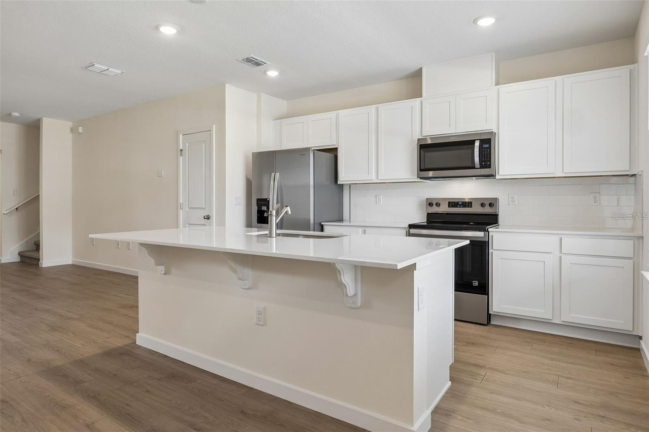 16576 Barbours Creek Way - Photo 7 of 34