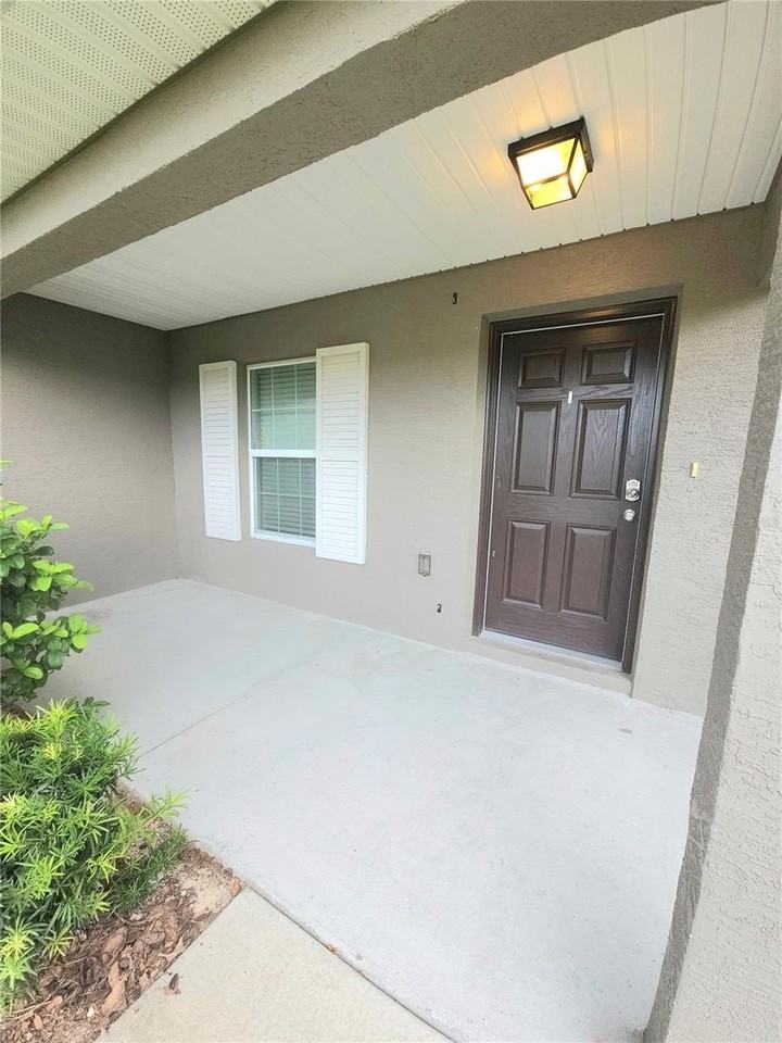 106 Marion Oaks Pass - Photo 2 of 18