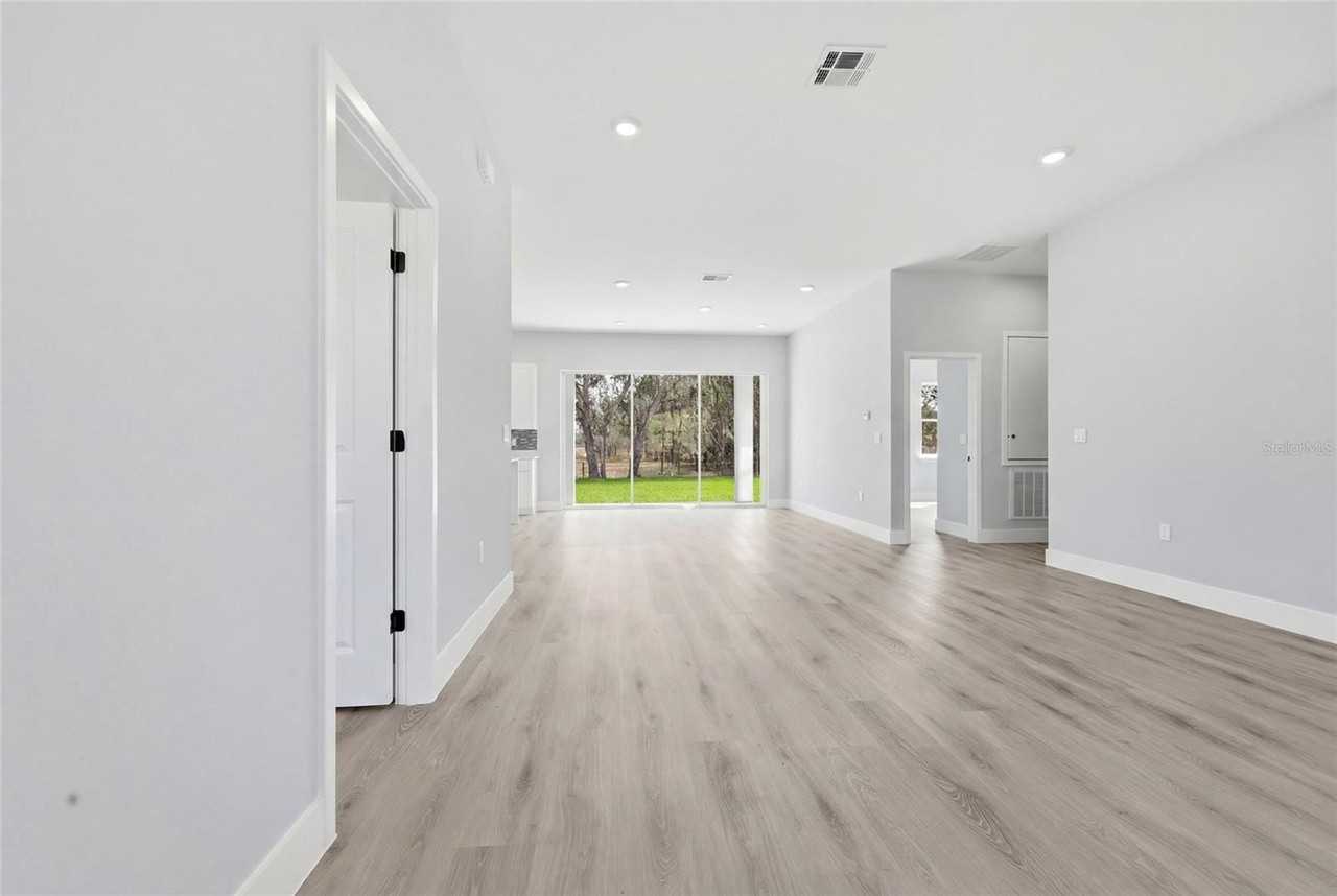 2111 Sw 156th Pl - Photo 5 of 44