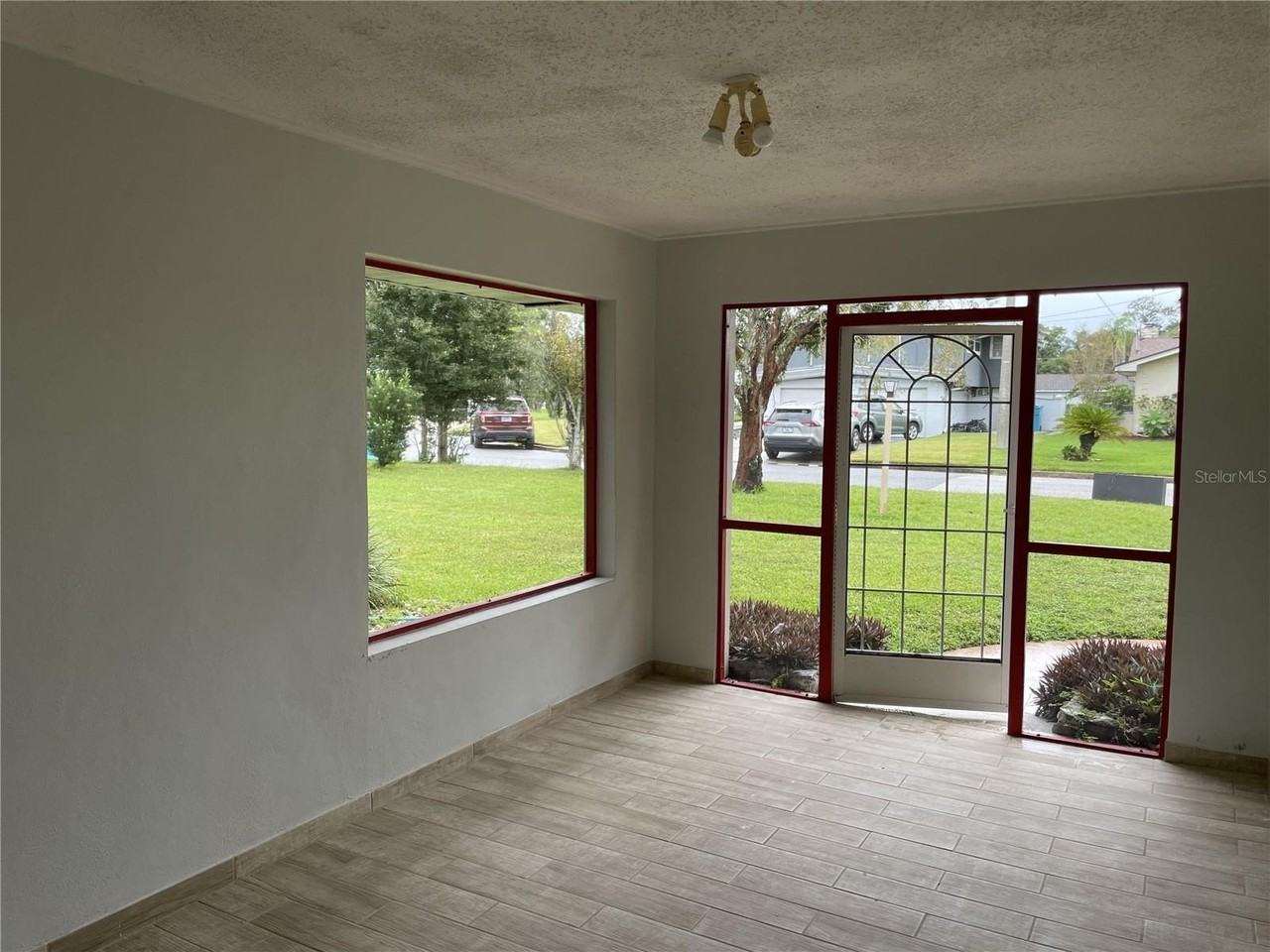 2215 Lauderdale Ct - Photo 3 of 25