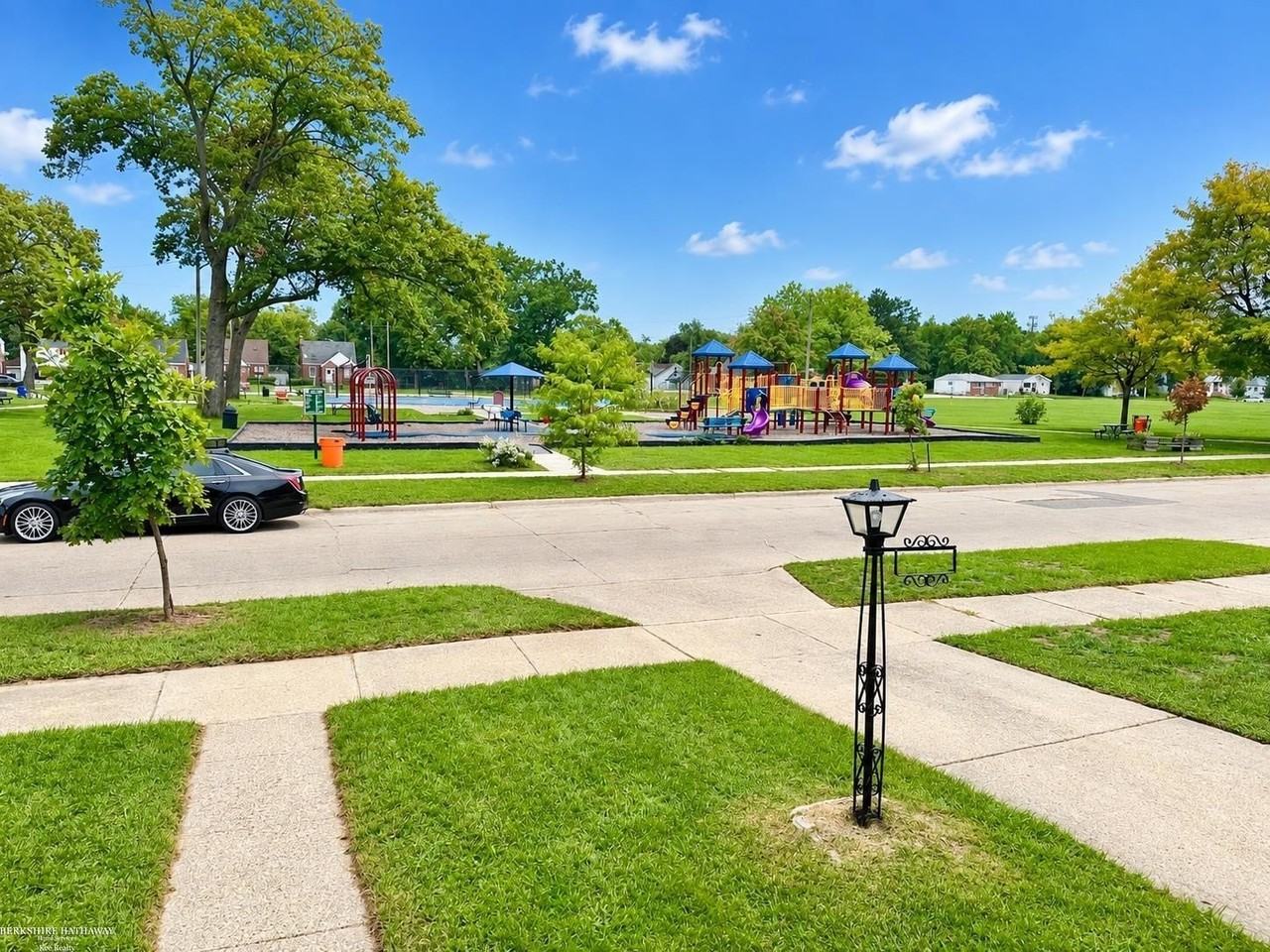 21341 Reimanville Ave - Photo 4 of 25