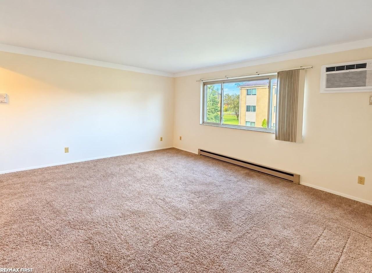 1875 Michigan Ave - Photo 3 of 10