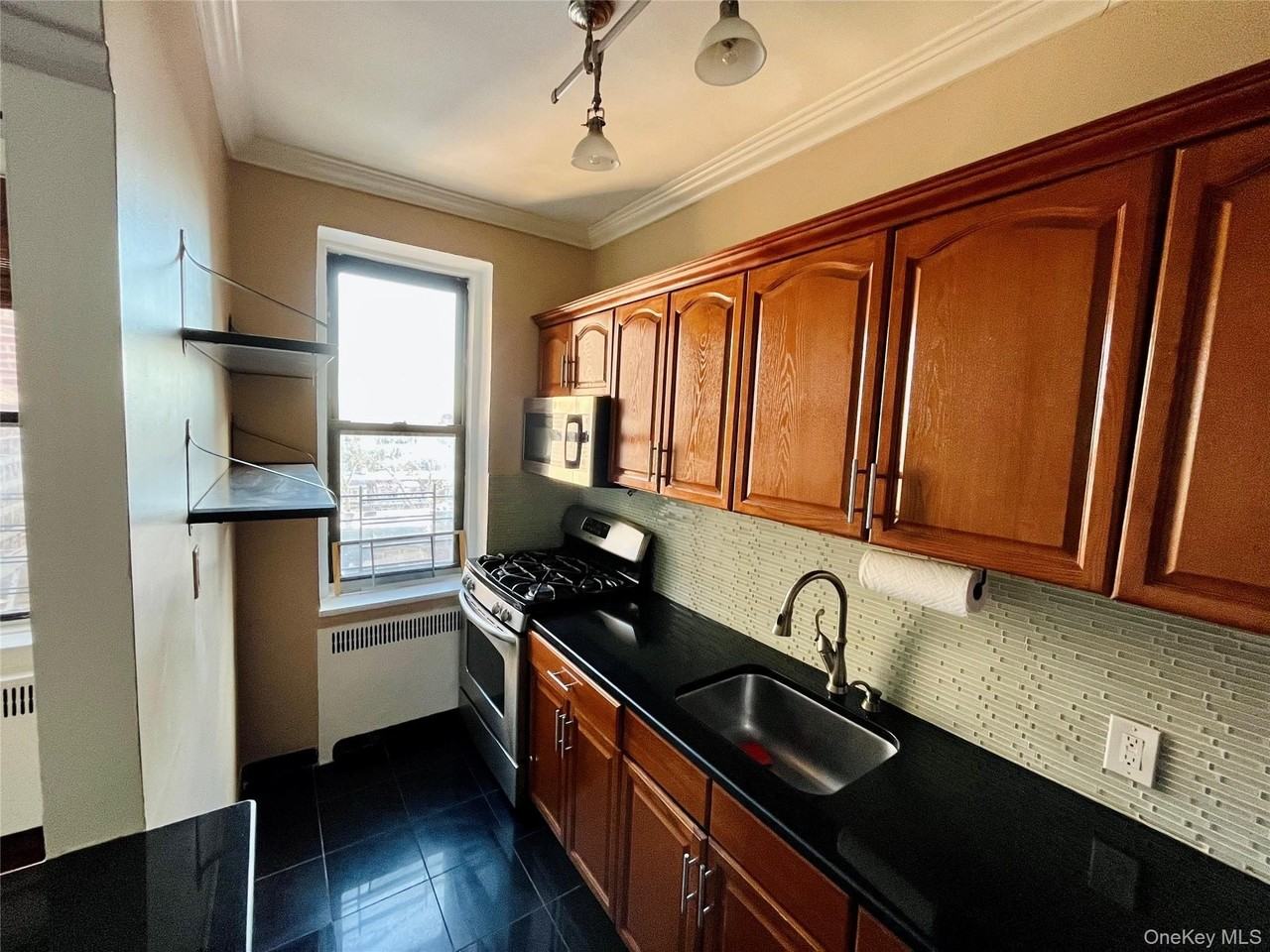 3420 83rd St #6I - Photo 7 of 10