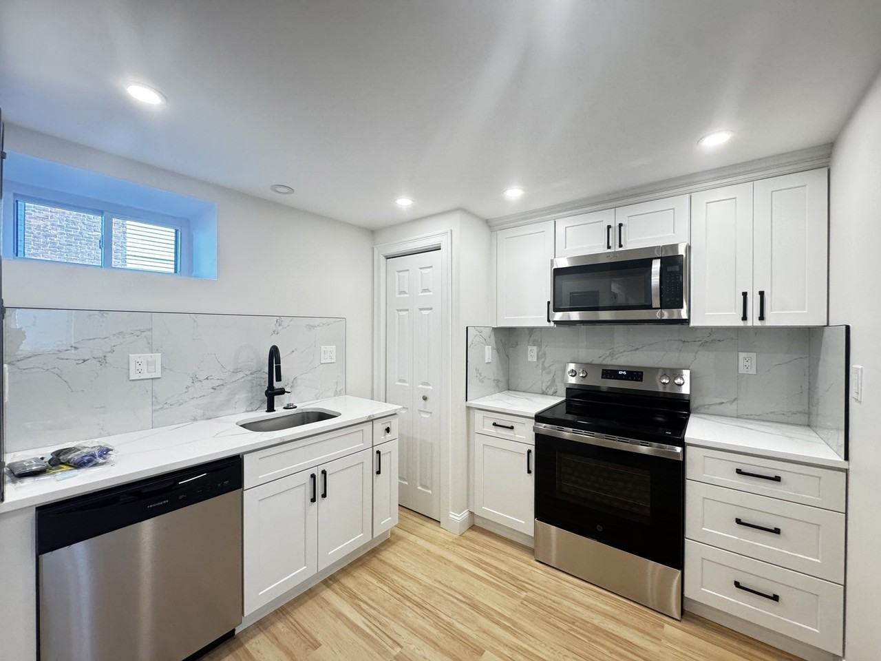 26 Buckingham Rd #B - Photo 3 of 8