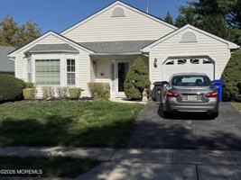 featured image of 33 Woodchuck Ln