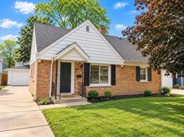 featured image of 815 N Kennicott Ave