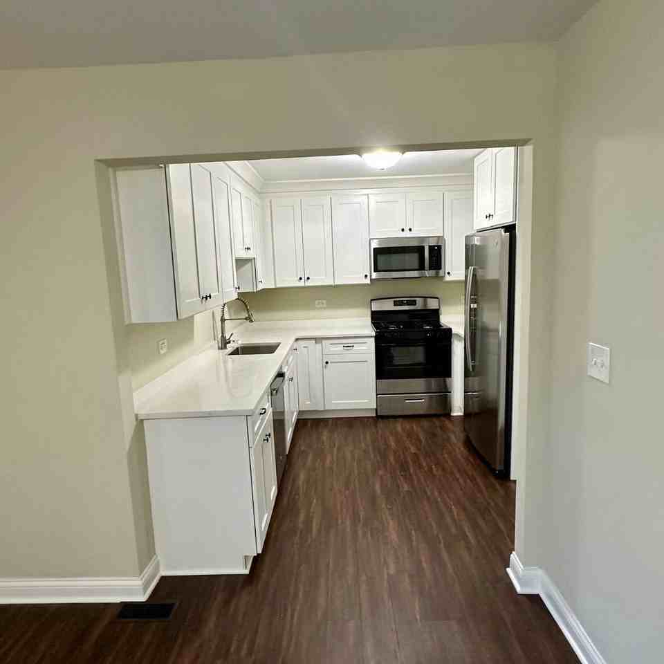 2690 Crosscreek Ct - Photo 2 of 13