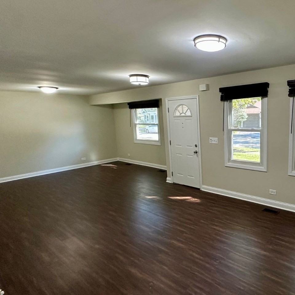 2690 Crosscreek Ct - Photo 5 of 13