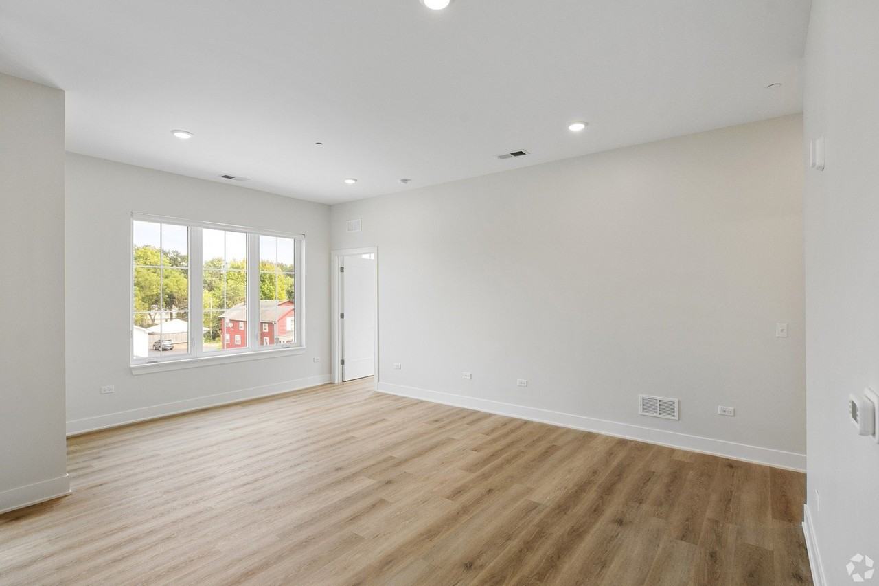 128 E State St #207 - Photo 3 of 5