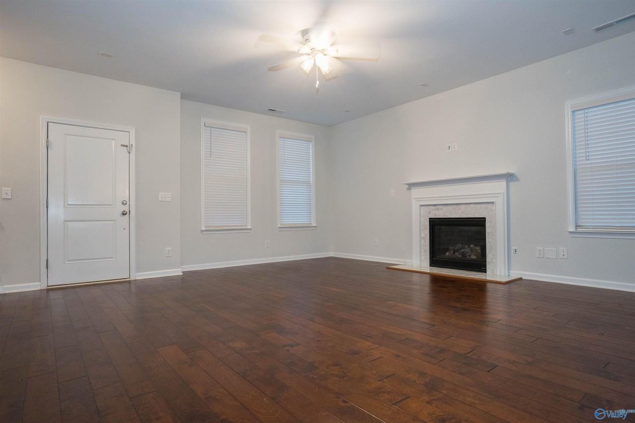 129 Whirlaway Dr - Photo 4 of 36