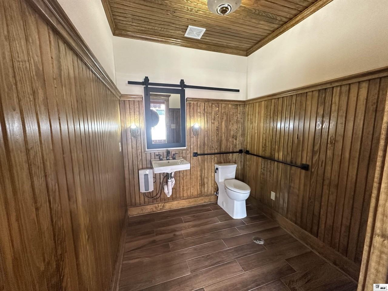 501 Hudson Ln - Photo 7 of 14