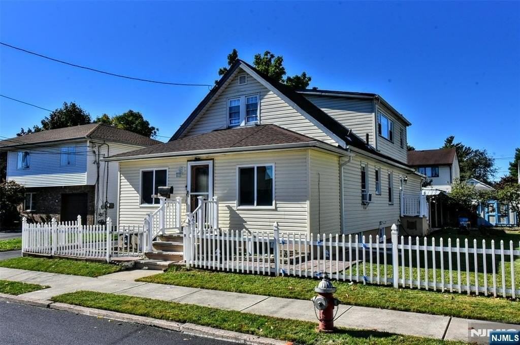 1-24 28th St - Photo 3 of 37