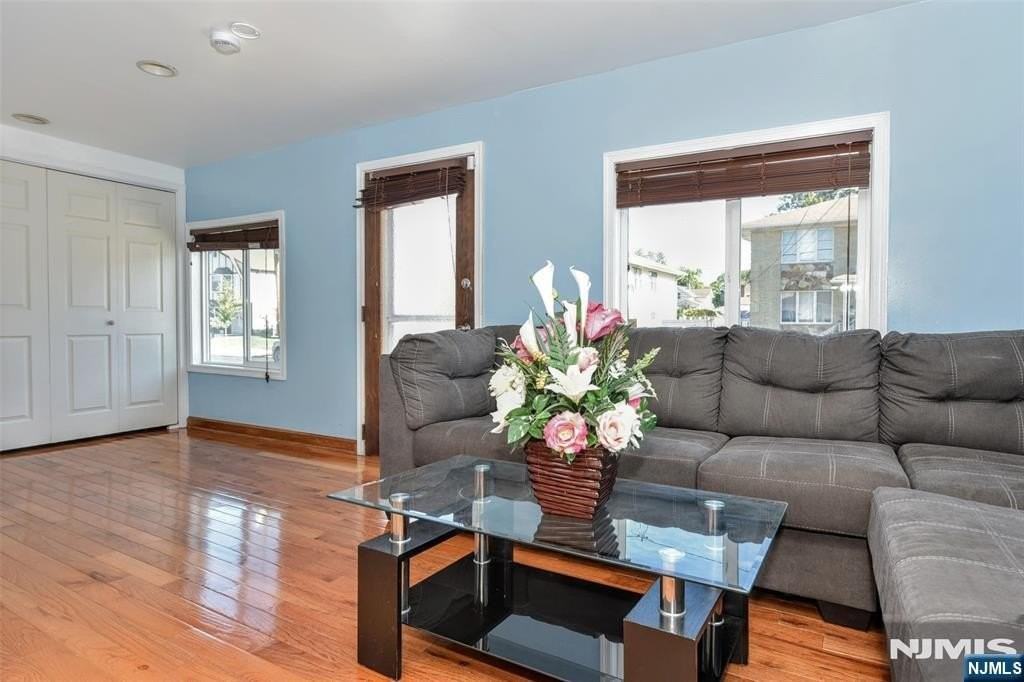 1-24 28th St - Photo 5 of 37