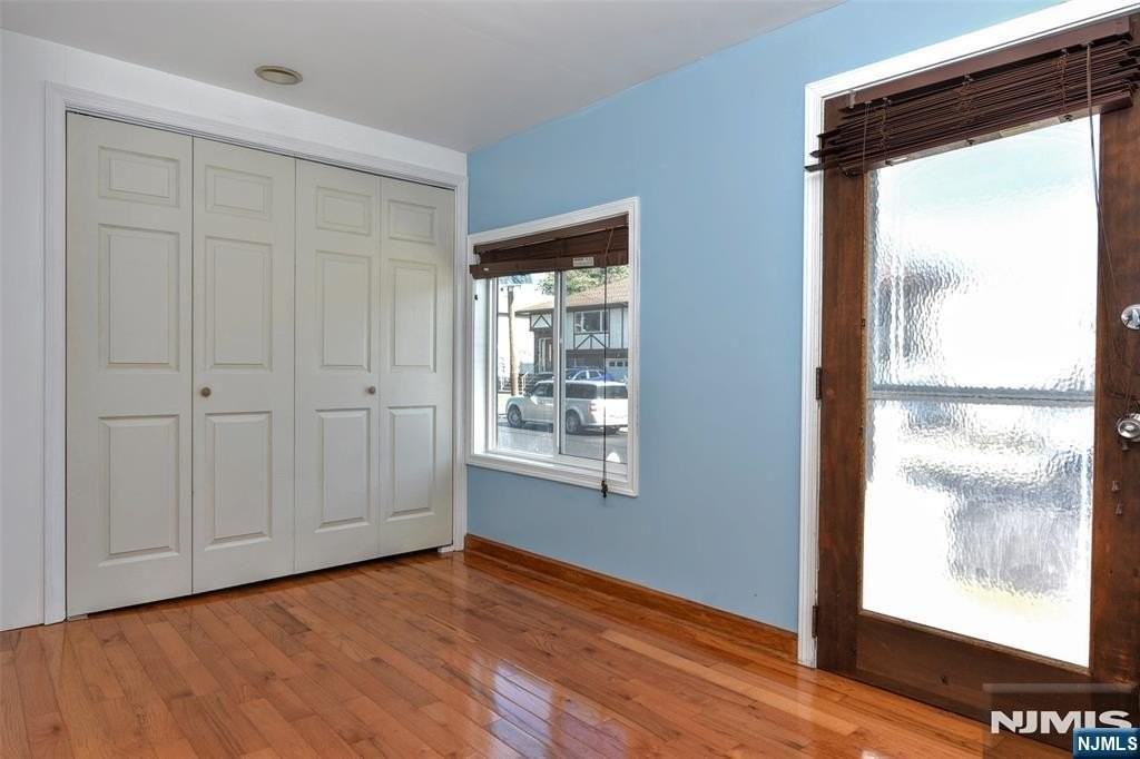 1-24 28th St - Photo 6 of 37