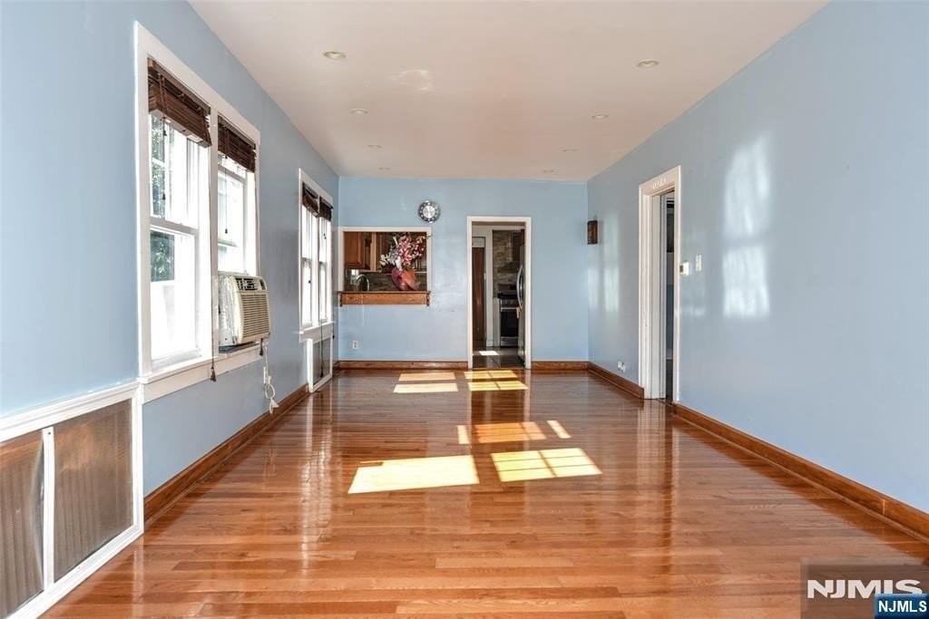 1-24 28th St - Photo 7 of 37