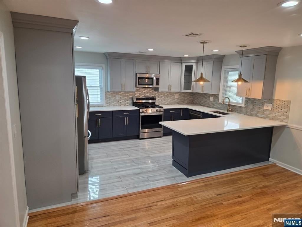 689 Gates Ter - Photo 4 of 20