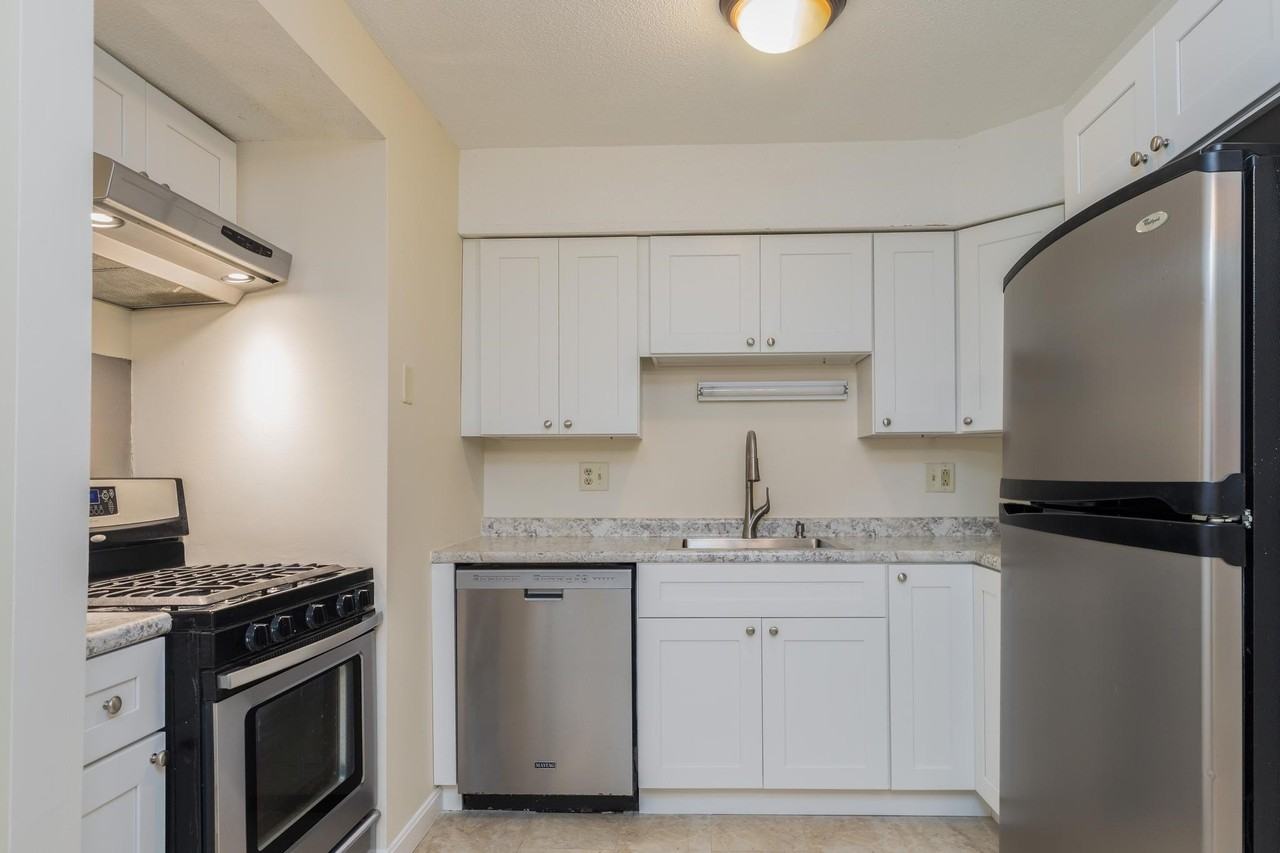 608 Springbrook Cir #608 - Photo 5 of 30