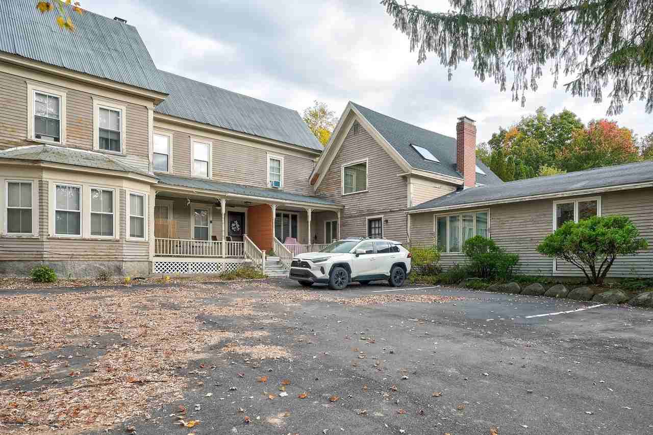 8 Chase Ave #3 - Photo 3 of 19