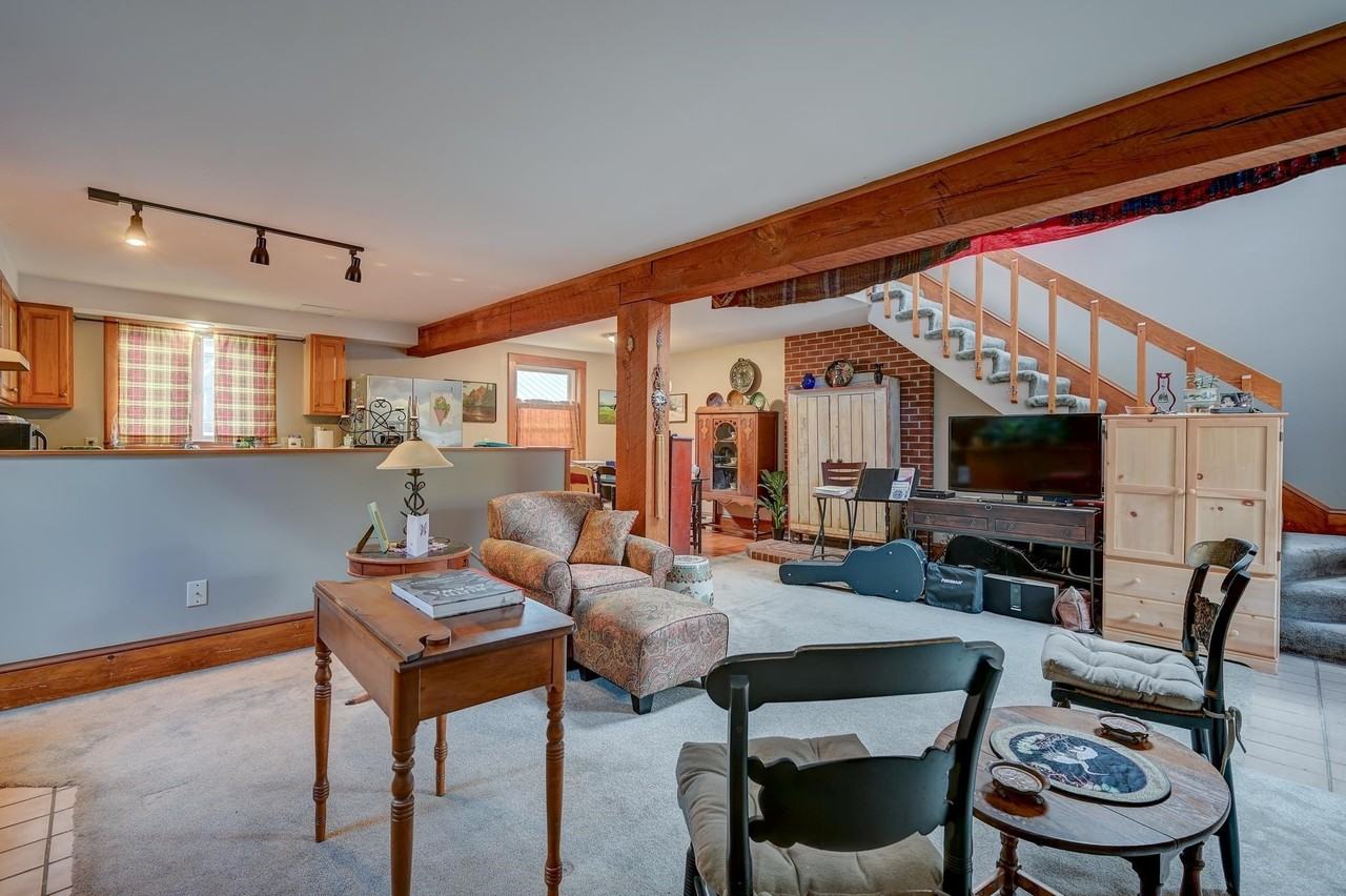 8 Chase Ave #3 - Photo 5 of 19