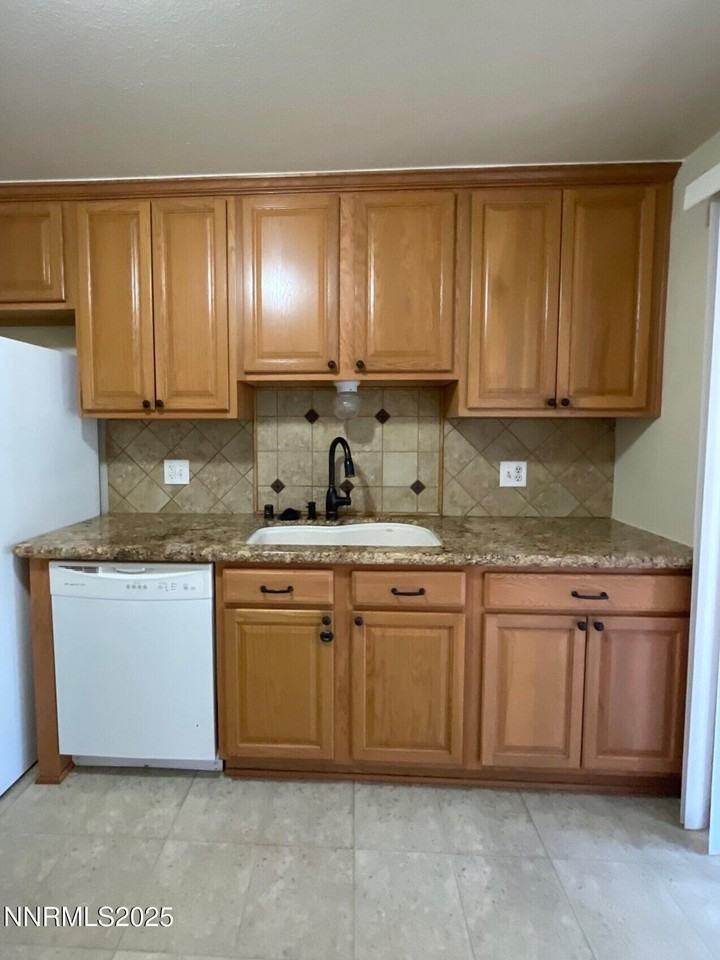 2341 Rock Blvd - Photo 4 of 12