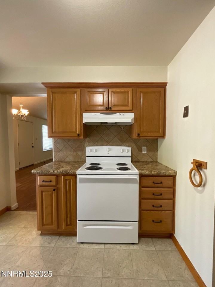 2341 Rock Blvd - Photo 5 of 12