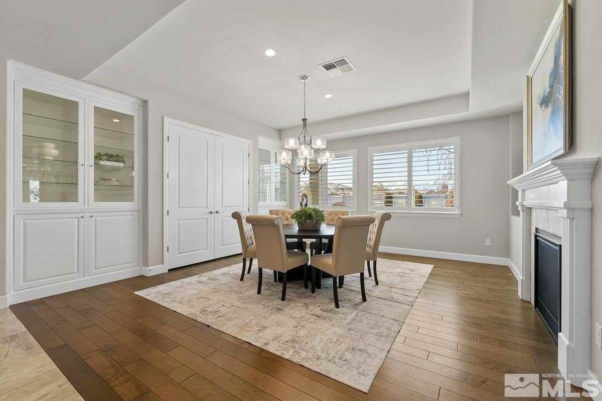 9915 Sea Breeze Ln - Photo 6 of 34