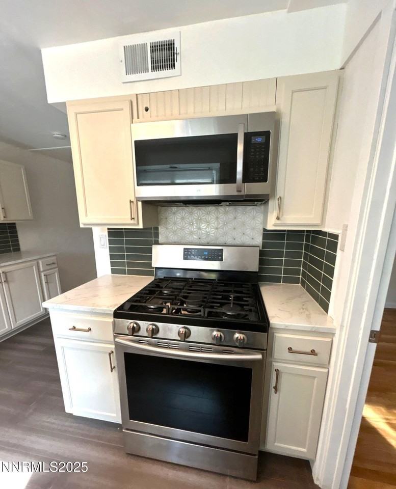 1155 Washington St - Photo 5 of 39