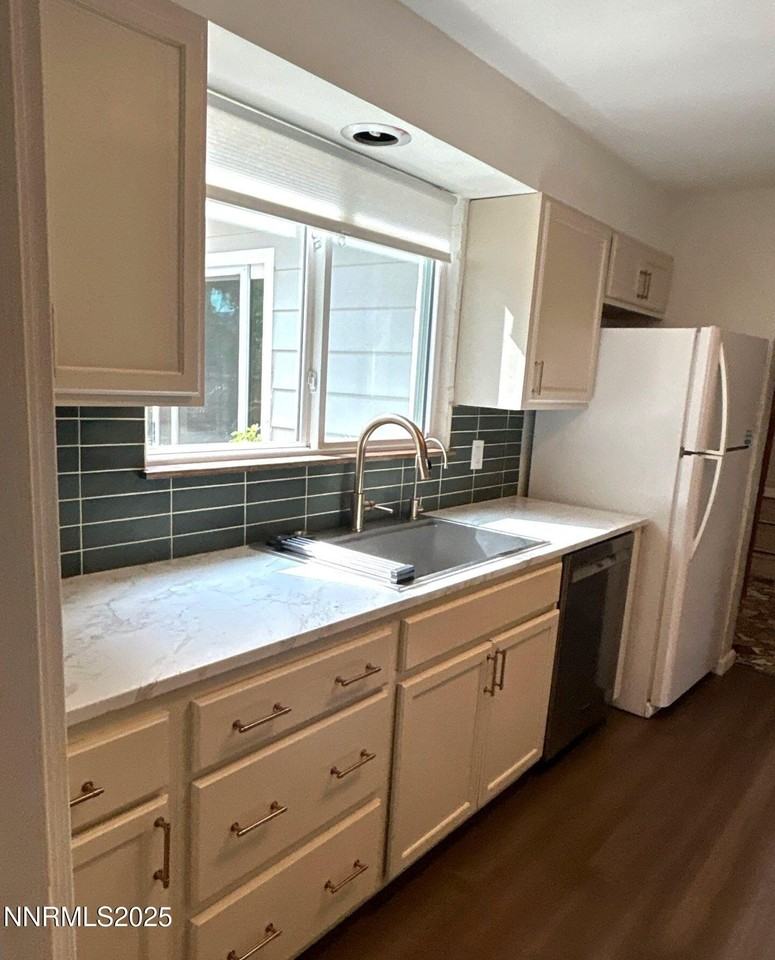 1155 Washington St - Photo 6 of 39