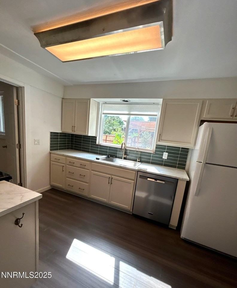 1155 Washington St - Photo 7 of 39