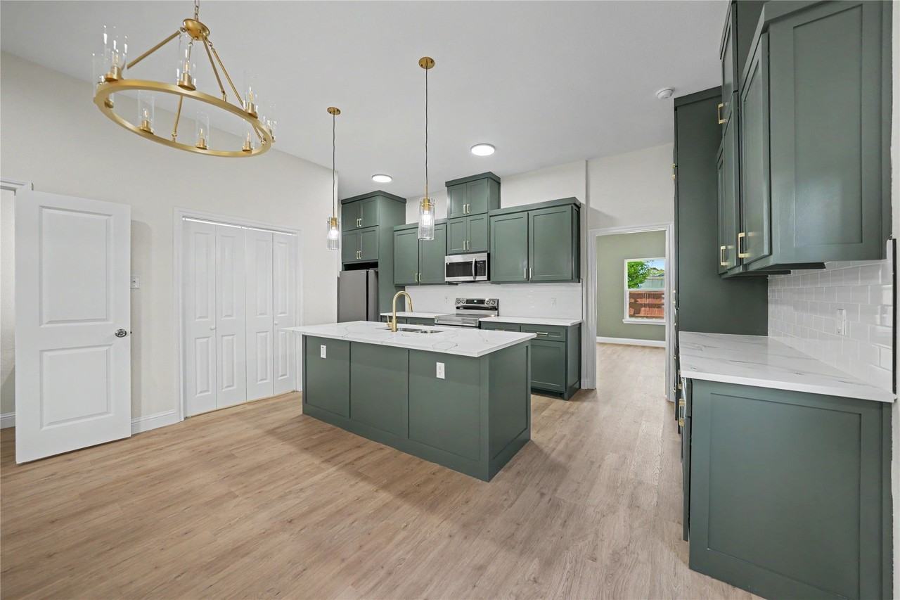 819 Stamps Ave - Photo 5 of 16