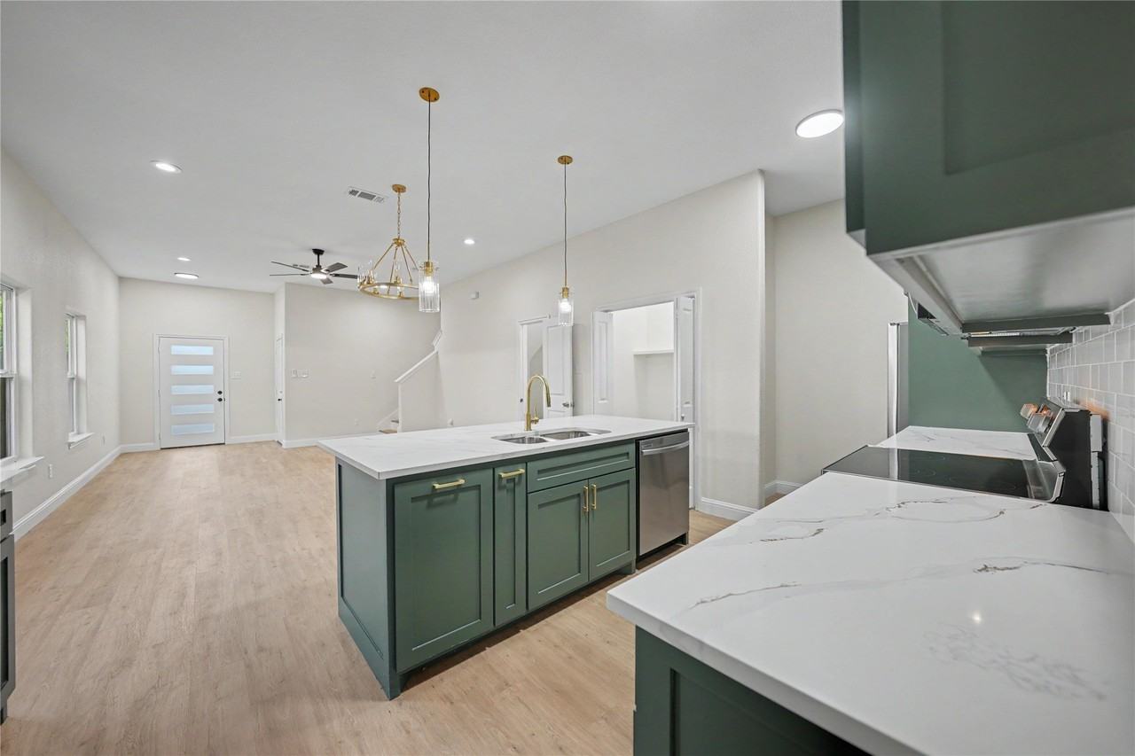 819 Stamps Ave - Photo 6 of 16